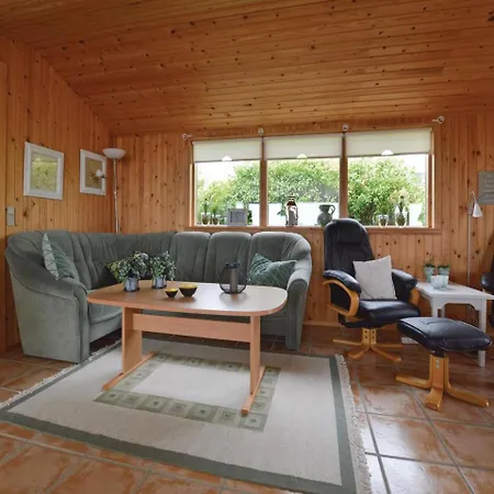 Three-bedroom Holiday In 別荘