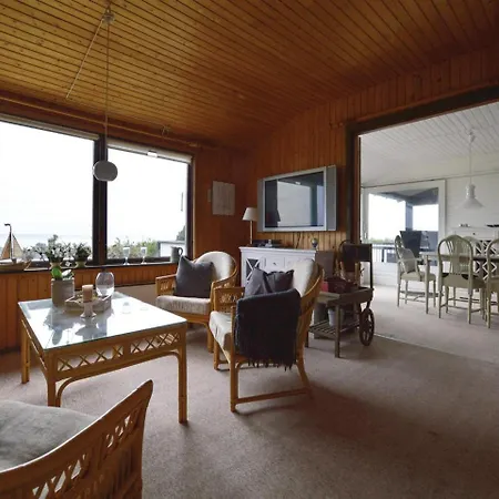 別荘 Three-bedroom Holiday In *